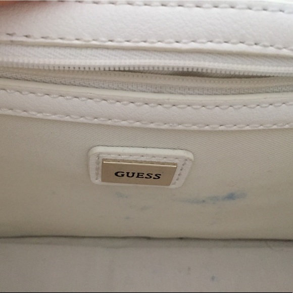 Guess shoulder/crossbody bag! - Picture 5 of 7